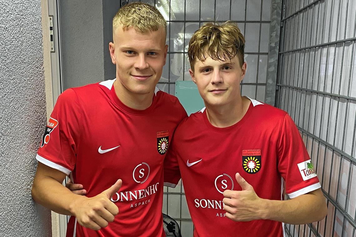 SG Sonnenhof Großaspach bindet zwei Youngster langfristig Nico Engel (links) und Niklas Mohr freuen sich auf weitere Jahre im Großaspacher Trikot. Foto: SG Sonnenhof Großaspach