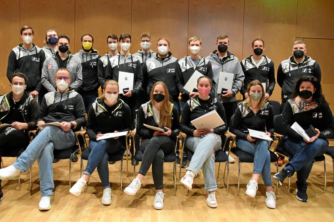 Suche nach Vorsitzendem und Übungsleitern Silberehrungen haben zwei Handballmannschaften der HSG Sulzbach-Murrhardt entgegengenommen.