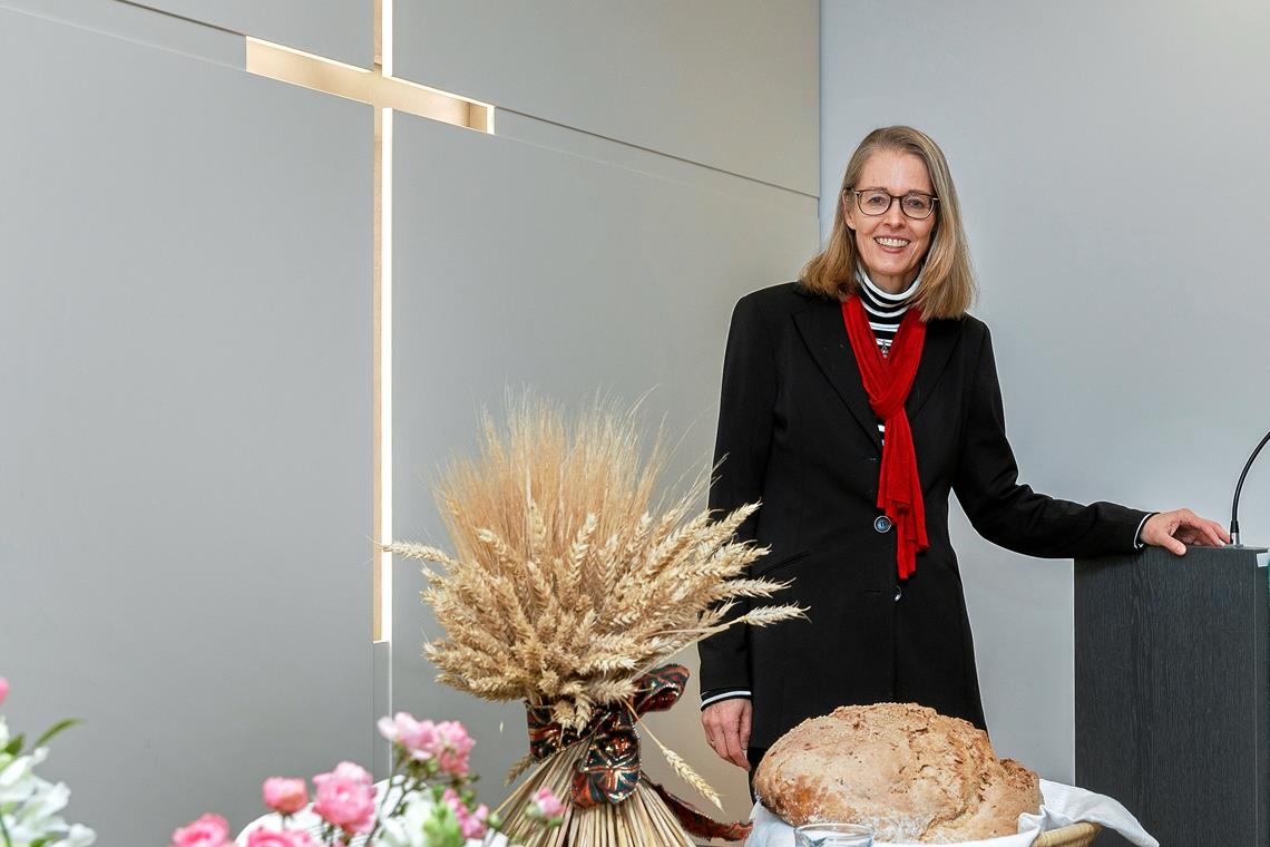 Von der Wirtschaft ins geistliche Amt Susanne Meister freut sich auf ihre Arbeit in der Gemeinde. Zwar möchte sie erst mal viel zuhören, wie sie sagt, hat aber auch schon einige Ideen für mögliche Angebote. Foto: J. Fiedler