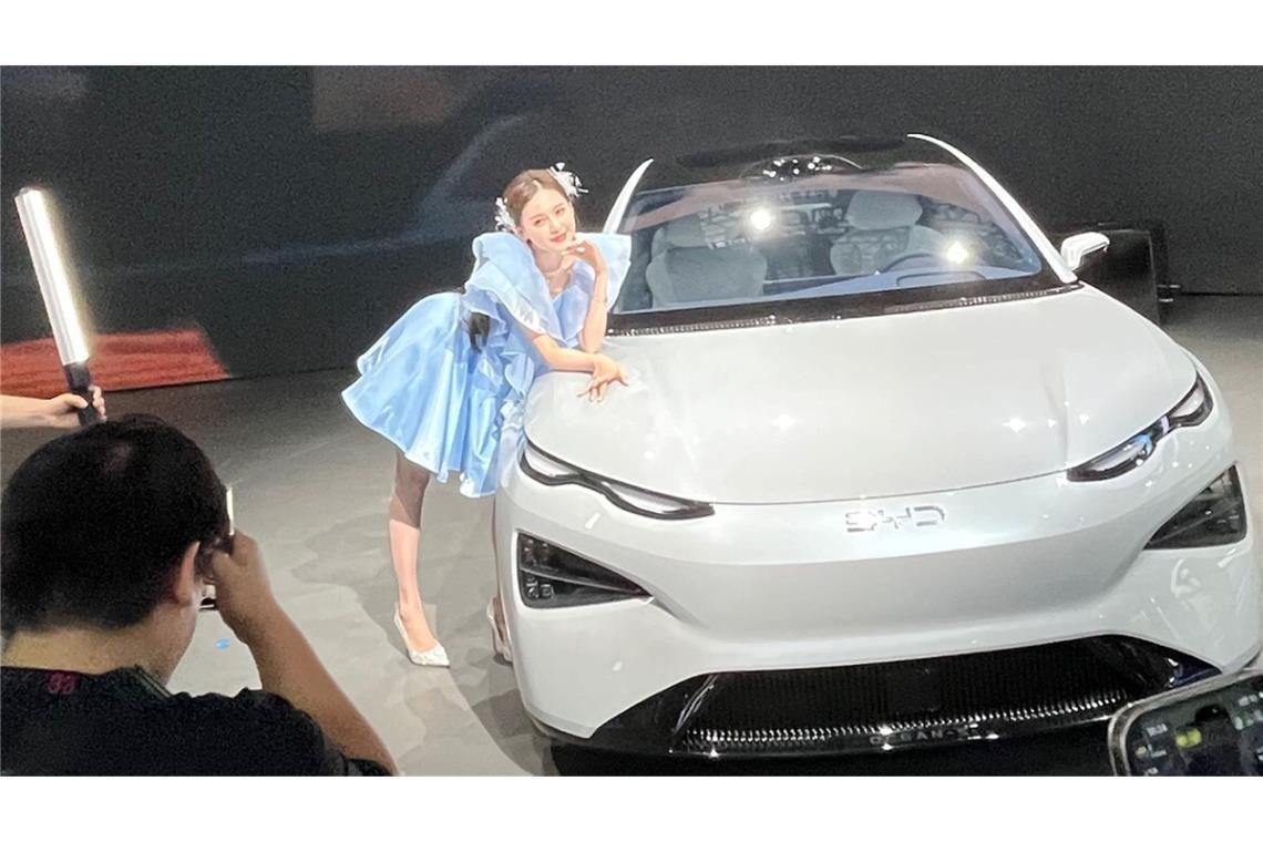 Die Mädchen auf der Motorhaube gehören der Vergangenheit an ... ähnlich wie der chinesische Marktführer BYD.