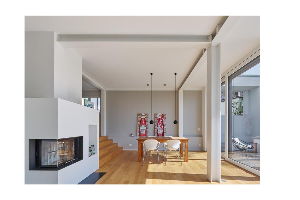7 der besten Ideen für Wohnzimmer in Stuttgarter Architektenhäusern . . . einen Blick auf den Essbereich hat und . . .