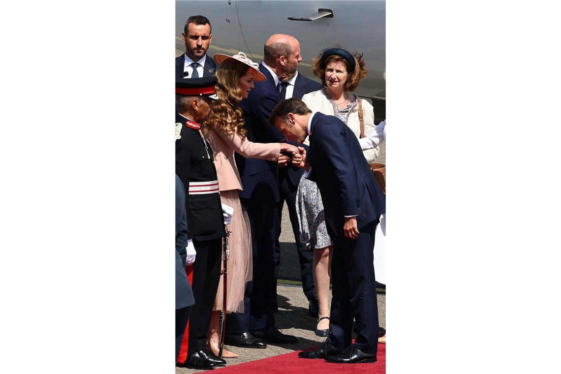 Charmant oder frech? Macron zwinkert Prinzessin Kate zu ... Emmanuel Macron hatte es am frühen Nachmittag bei Prinzessin Kate ebenso gemacht.