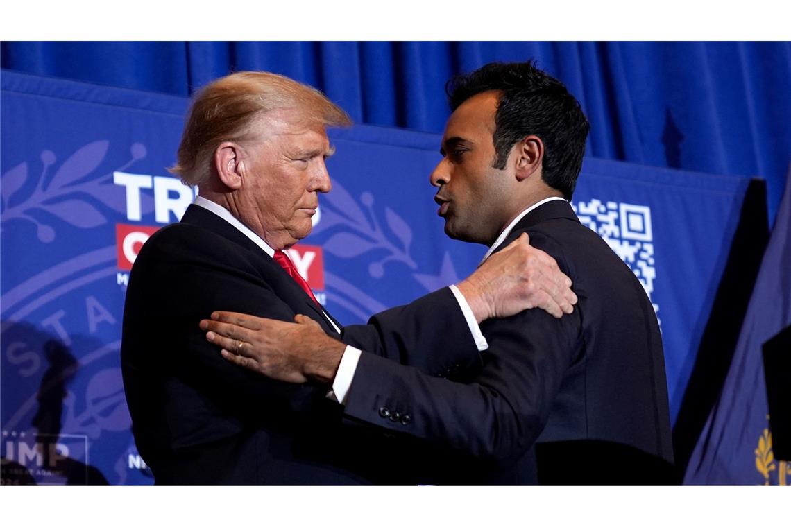 Trump bei Biden im Weißen Haus - Moderator als Pentagon-Chef ... gemeinsam mit Ex-Präsidentschaftsbewerber Vivek Ramaswamy.
