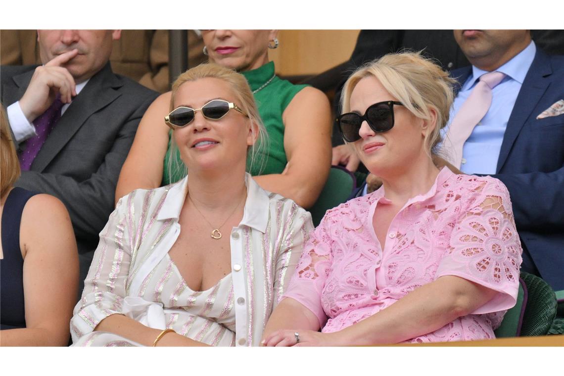 ... ihre Landsfrau und Kollegin Rebel Wilson (rechts) mit ihrer Ehefrau Ramona.