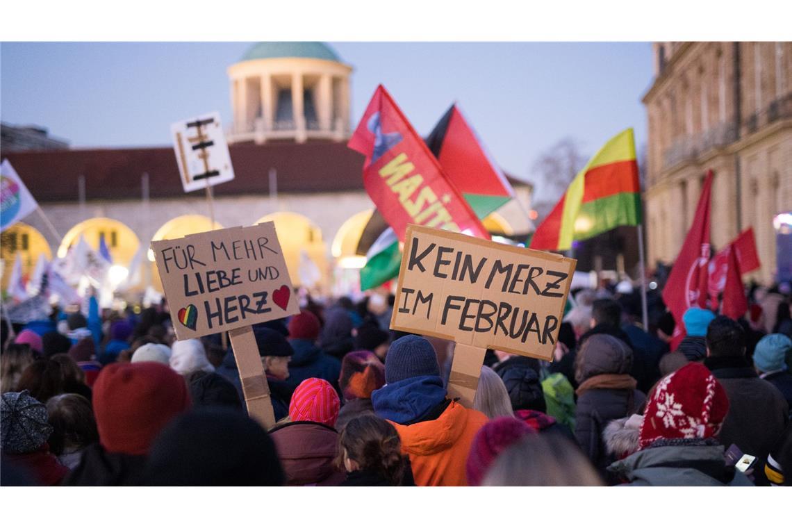 Die Demo auf dem Schlossplatz im Video ... immer wieder mit Anspielungen auf CDU-Chef Friedrich Merz ...