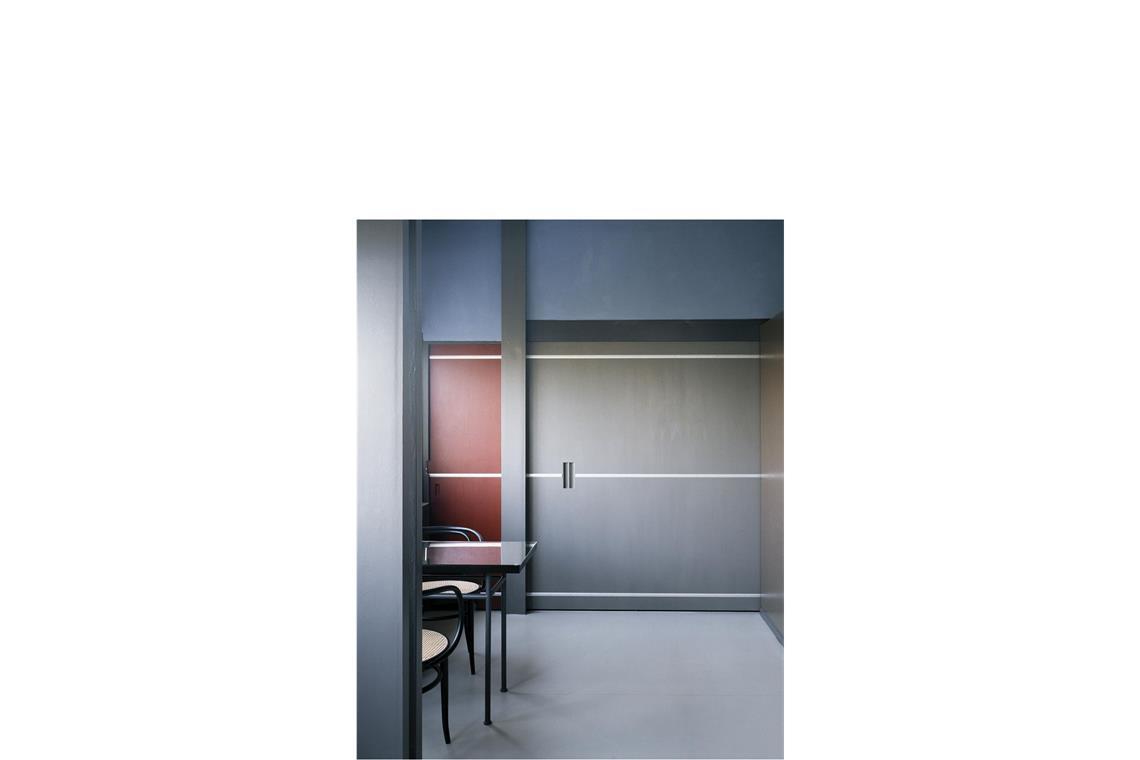 Wie die Weissenhofsiedlung zu einer Weltsensation wurde . . . ist das einzige von innen zu besichtigende Haus in der Siedlung, alle anderen Villen- Reihen- und Mehrfamilienhäuser sind bewohnt.