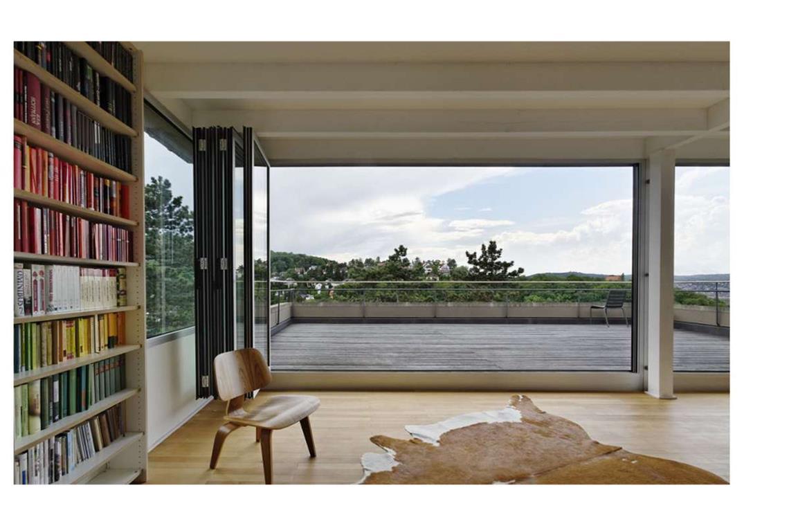 8 der interessantesten Schlafzimmer in Stuttgart und der Region . . . Sicht auf viel Grün und in der Ferne auf den Fernsehturm.