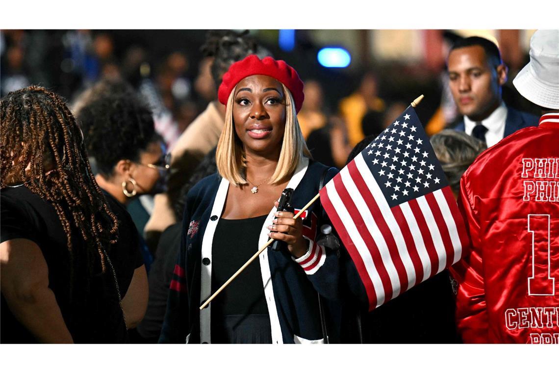 Verzweiflung hier, Euphorie da – Bilder einer Wahlnacht ... und auf der demokratischen Wahlparty an der Howard University.