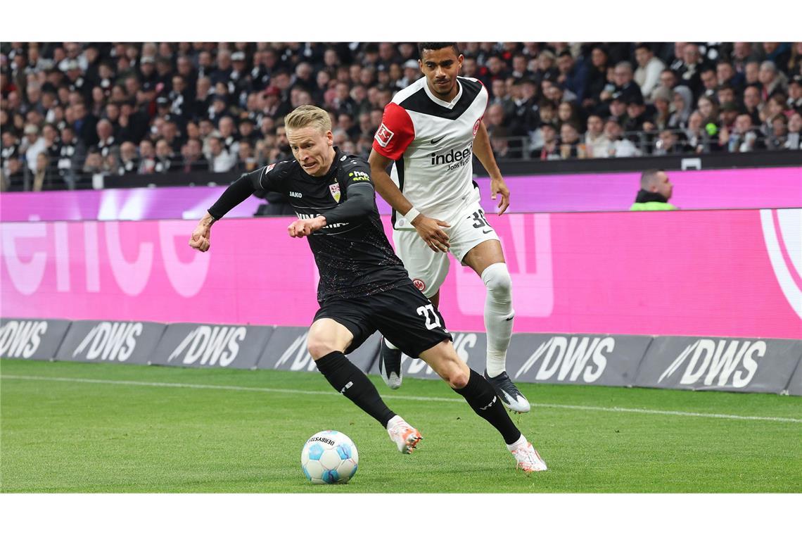 Nach Roter Karte für Al-Dakhil – VfB stolpert auch in Frankfurt ... und Enzo Millot sowie Chris Führich (im Bild) waren in aussichtsreichen Abschlusspositionen.