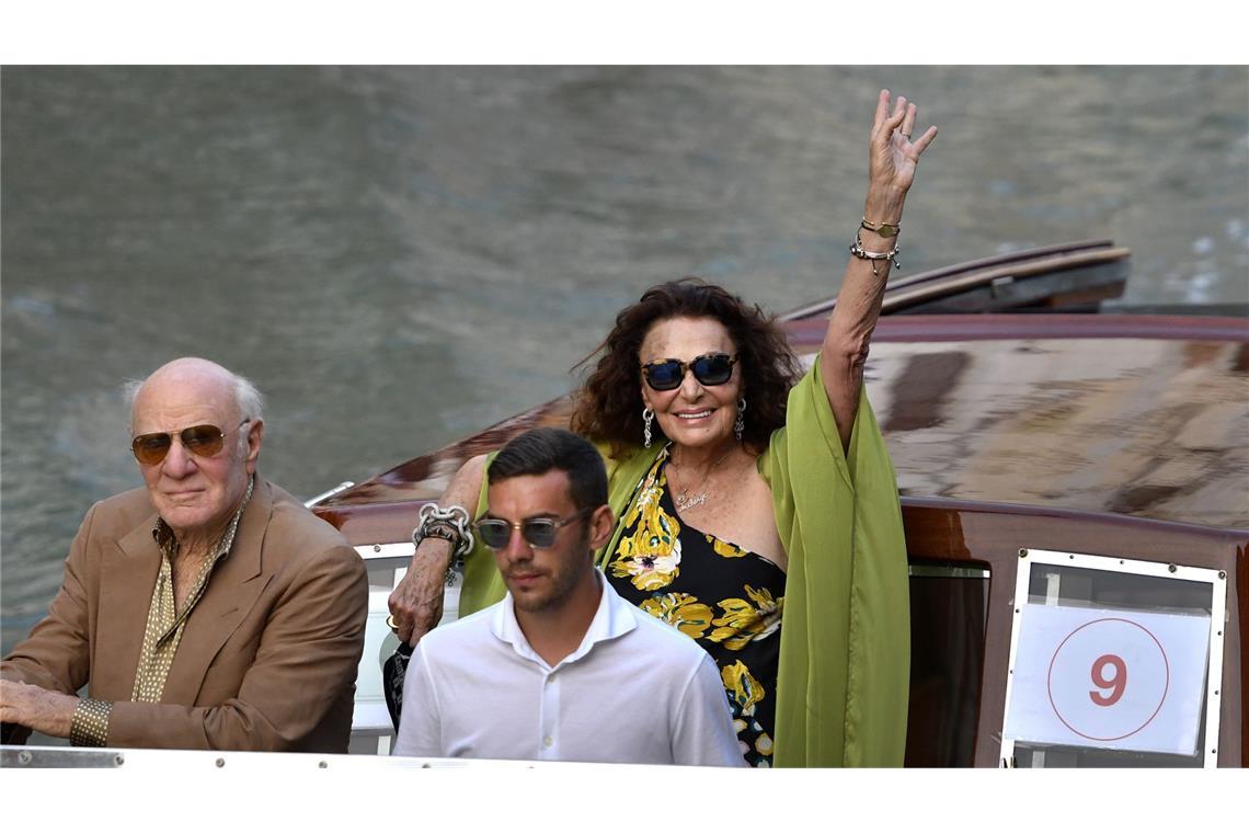 Diese Promis feiern auf der Bezos-Hochzeit ... und später mit Barry Diller (links) im Boot in den Kanälen Venedigs.