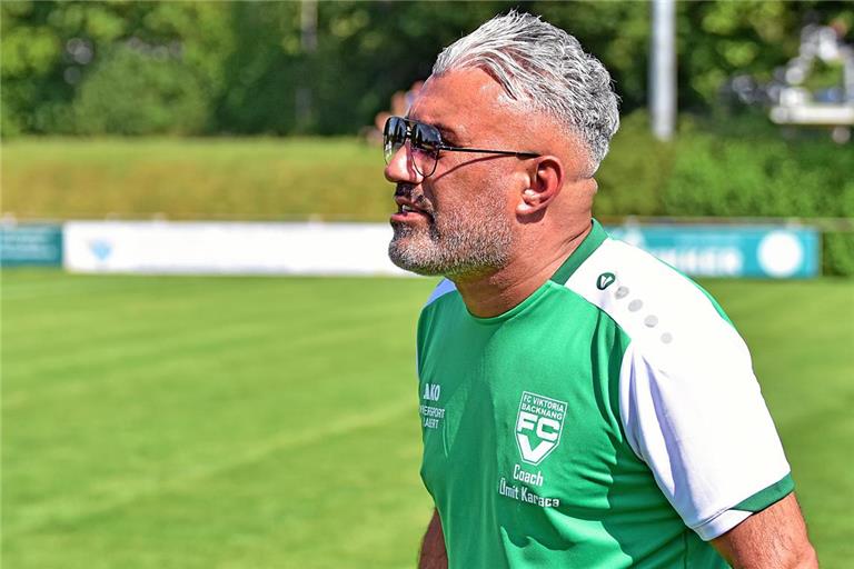  Viktoria-Trainer Ümit Karaca muss mit seinem Team gewinnen, um im Kampf gegen den Abstieg nicht frühzeitig ins Hintertreffen zu geraten. Foto: Tobias Sellmaier