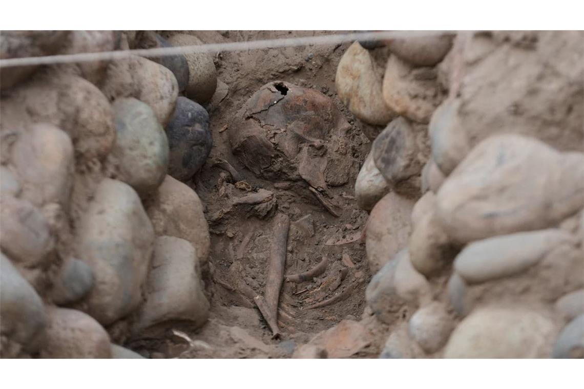  Von Archäologen freigelegte Skelettreste an der Ausgrabungsstätte Huaca Pucllana. 