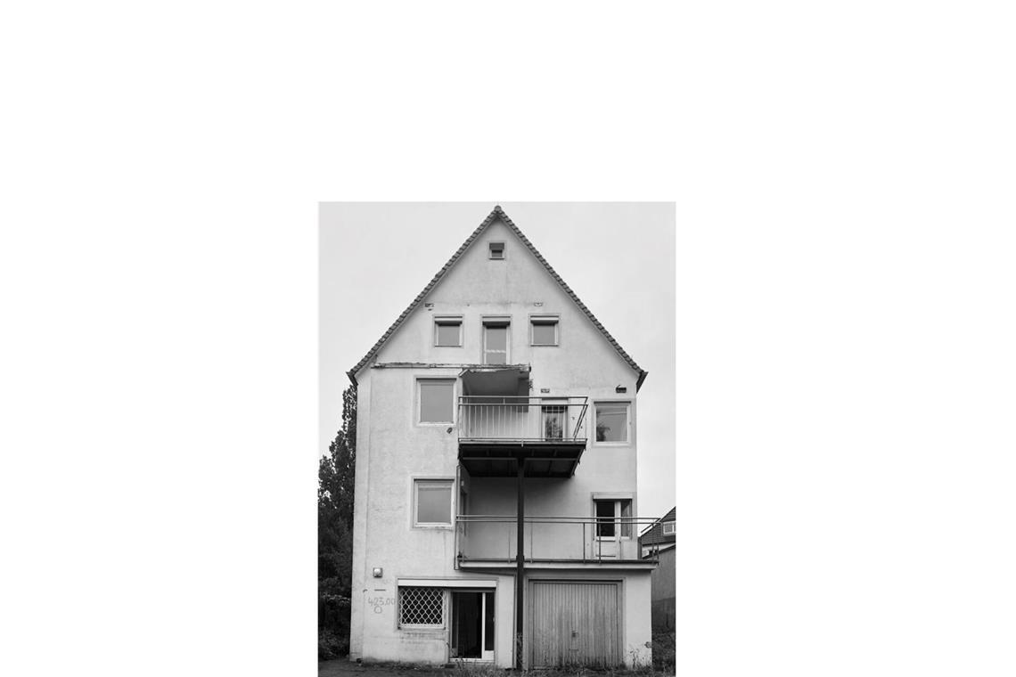 7 der besten Ideen für Wohnzimmer in Stuttgarter Architektenhäusern . . . vor der Sanierung nicht möglich, da befand sich eine Garage unterhalb des Wohnbereichs. Für das Umbauprojekt spendete die Architektenkammer Lob mit der Auszeichnung „Beispielhaftes Bauen“.