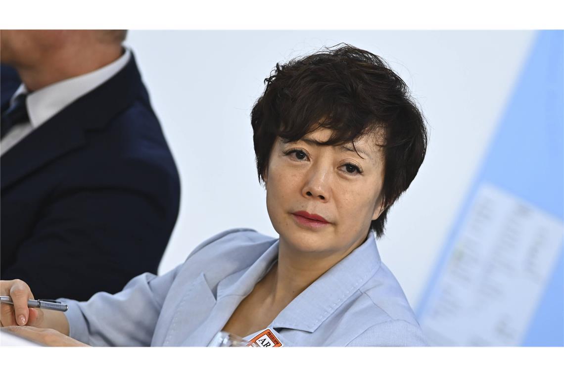 Die Mädchen auf der Motorhaube gehören der Vergangenheit an ... während die Vizechefin des chinesischen Marktführers BYD, Stella Li, einen Durchbruch der Marke in Europa erzielen soll.