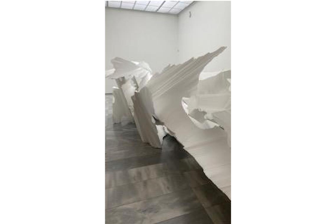 Im Kunstgebäude Stuttgart macht Katharina Grosse den Raum zum Bild ... zeigt sich als Skulpturenlandschaft