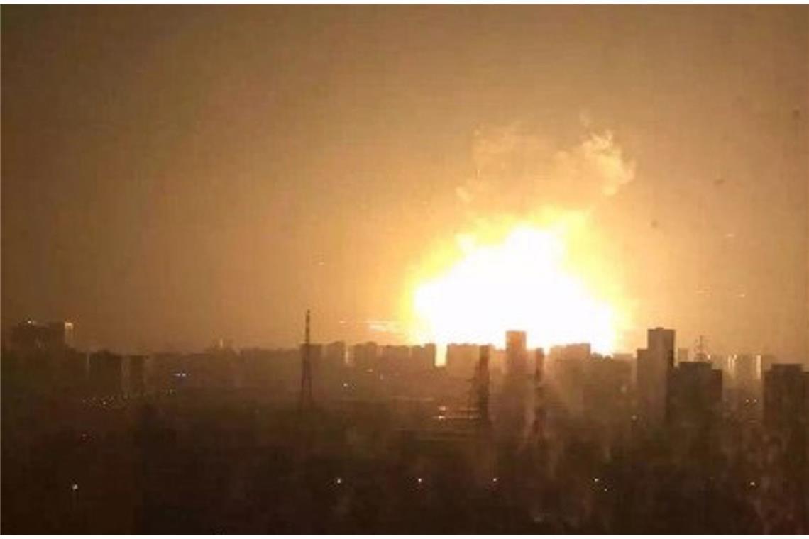 In Messines reißt die größte Explosion des Ersten Weltkriegs 10.000 Deutsche in den Tod 12. August 2015 – Tianjin: Im Hafen der chinesischen Stadt explodierten zwei Gefahrengutlager, 173 Menschen starben. Sprengkraft: 450 Tonnen TNT.
