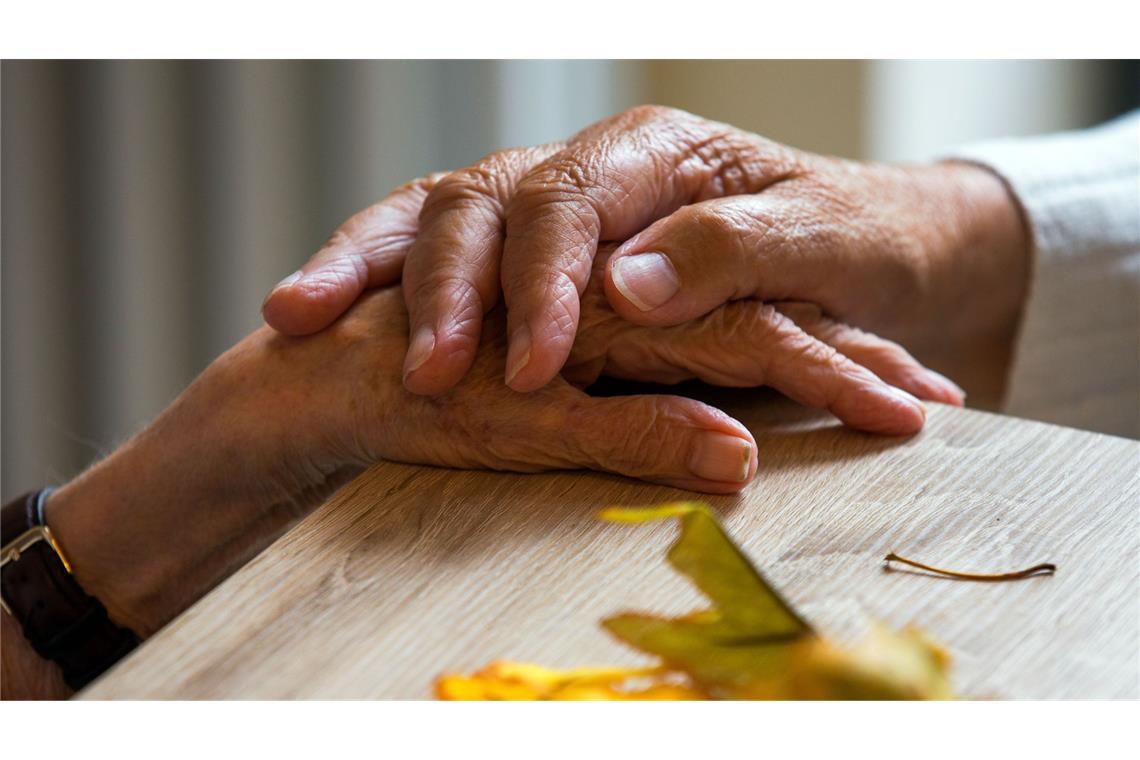 EU-Kommission lässt Wirkstoff gegen Alzheimer zu 1,2 Millionen Menschen sind in Deutschland von Alzheimer betroffen (Symbolbild).