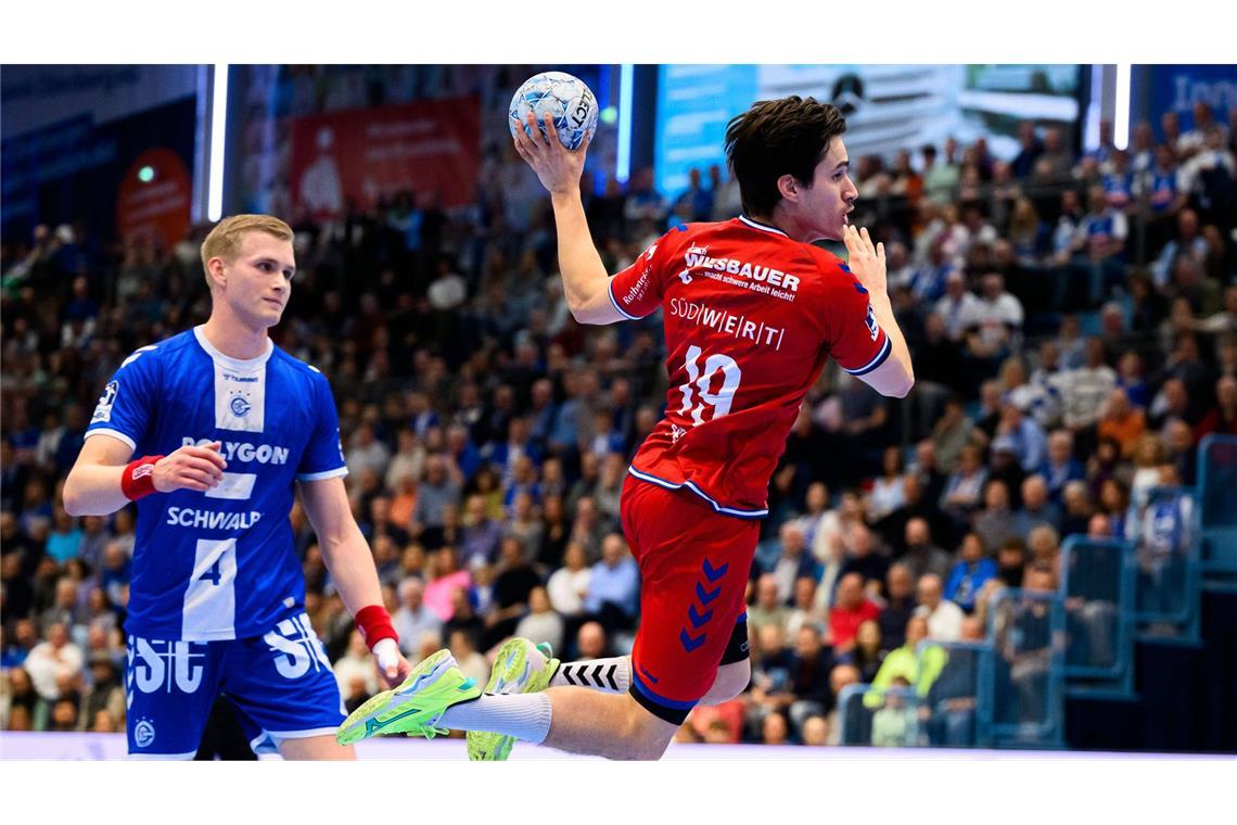 Romero-Team chancenlos vor dem „Finale“ 13 Tore von Rechtsaußen Gonzalo Perez (re.) reichen der SG BBM nicht, um die Partie in Gummersbach offen zu halten.