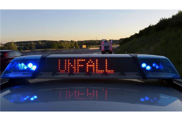 1.322 Menschen sind im ersten Halbjahr bei Verkehrsunfällen ums Leben gekommen, wie aus einer vorläufigen Statistik hervorgeht. (Symbobild).