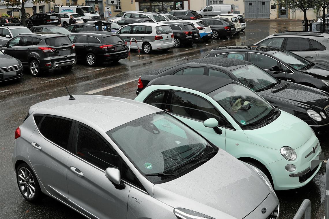 Autoreifen auf der Bleichwiese zerstochen 15 Autos werden am Wochenende auf der Bleichwiese beschädigt. Symbolfoto: Benjamin Büttner