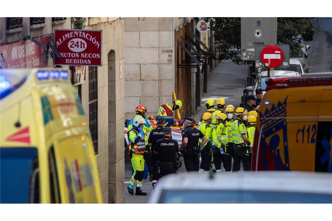 Verletzte und Vermisste nach Gebäudeeinsturz in Madrid 16 Einheiten der Feuerwehr waren im Einsatz.