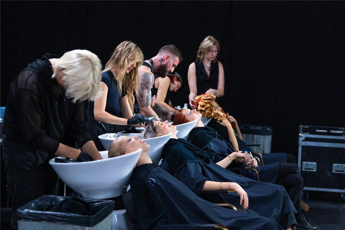 Hier können Sie das Umstyling anschauen 16 Models bekamen in der 7. Folge von GNTM 2025 einen neuen Look verpasst.