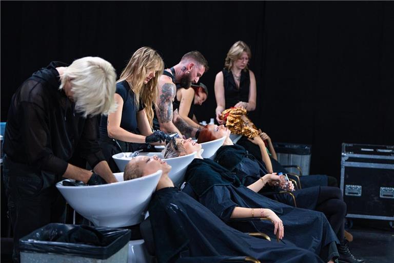 16 Models bekamen in der 7. Folge von GNTM 2025 einen neuen Look verpasst.