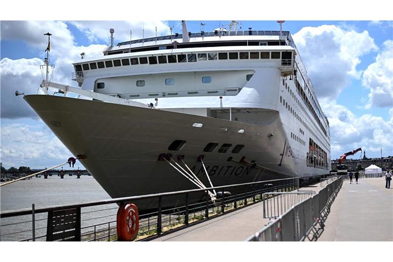 1.700 Passagiere und Crew-Mitglieder sitzen nach einer Welle von Magen-Darm-Erkrankungen auf einem Kreuzfahrtschiff in Bordeaux fest.