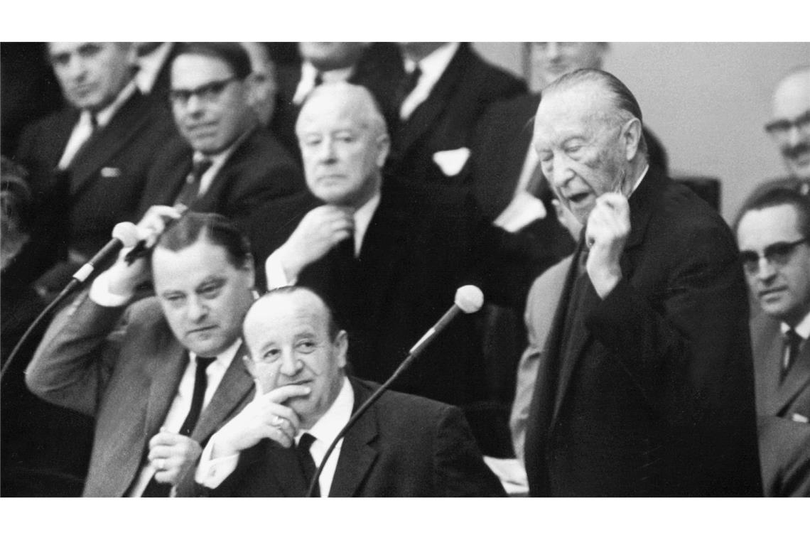 Dobrindt fordert Vertrauensfrage "so schnell wie möglich" 1962 erschütterte die "Spiegel-Affäre" Adenauers Regierung, als das Magazin durchsucht und Redakteure verhaftet wurden. (Archivbild)