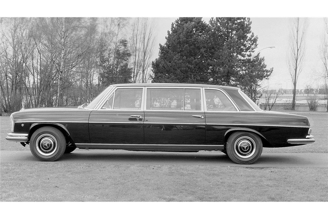 Dieses E-Auto ist Mercedes heilig – Franziskus fährt jetzt G-Klasse 1967 wurde ein 300 SEL in der Langversion das heilige Fahrzeug.