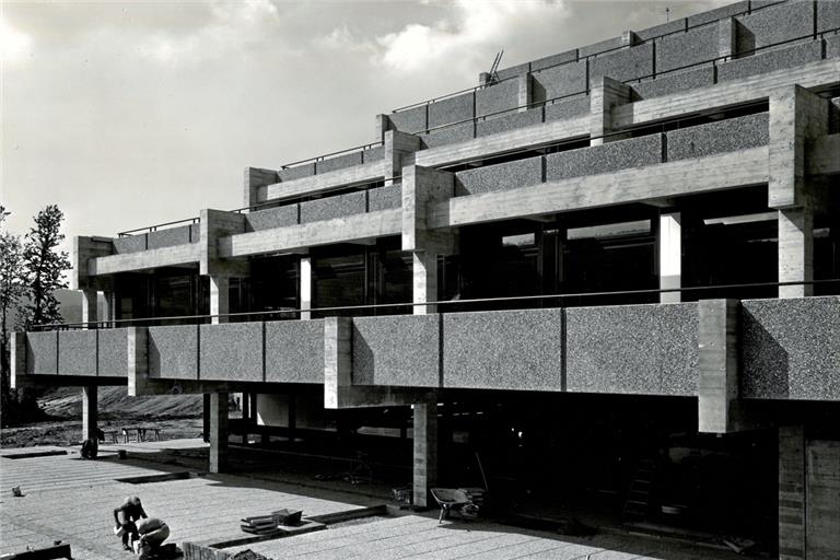 1969 begannen die Arbeiten, 1971 war der Neubau fertig. Foto: Industriefoto Felix Leutschaft
