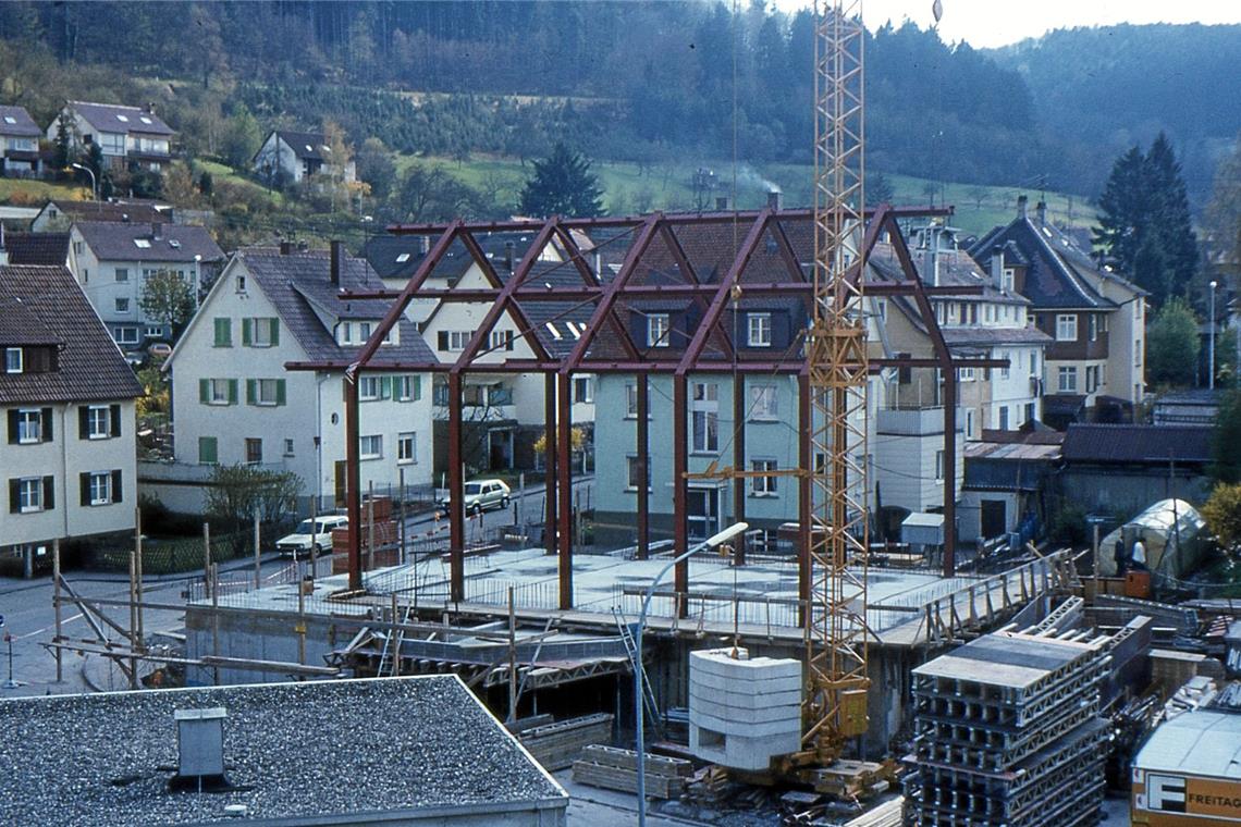 Ein Jahrhundert Neuapostolische Kirche 1982/83 hat die Gemeinde die Kirche komplett neu aufgebaut.