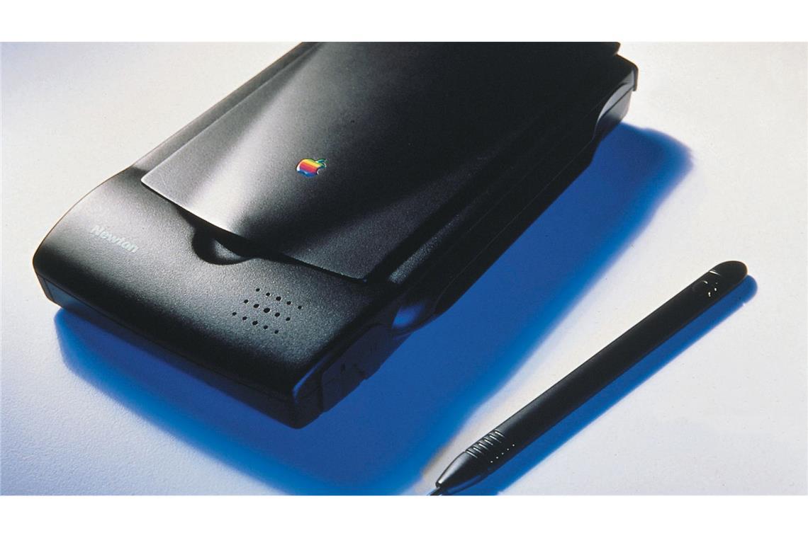 1990: Ein Vorserienmodell des "Apple Newton". Die Entwicklung des Persönlichen Digitalen Assistenten (PDA) starte unter dem damaligen Apple-Chef John Sculley.