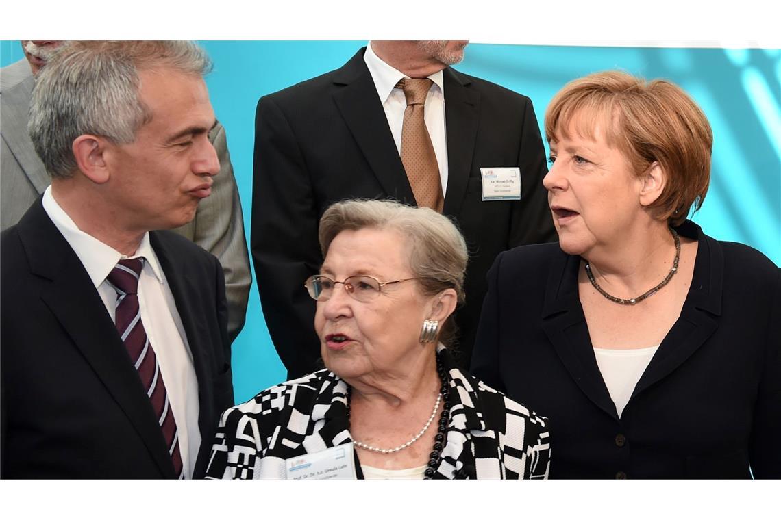Ungewöhnliche Karrieren: Quereinsteiger im Bund 1995 gründete Ursula Lehr (m.) das Deutsche Zentrum für Alternsforschung. (Archivbild)