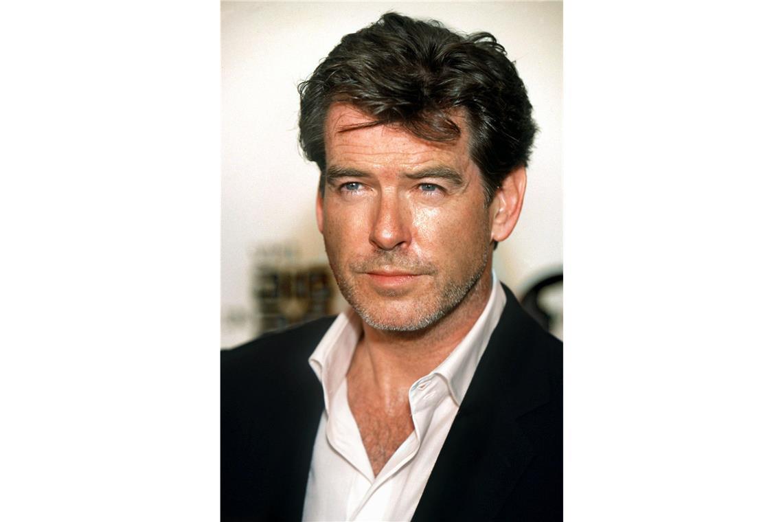 John Krasinski und seine – teils fragwürdigen – Vorgänger 2001: Pierce Brosnan