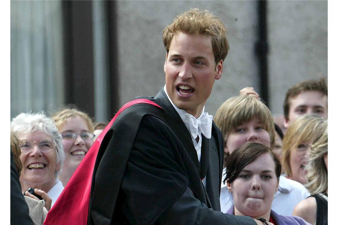 2005 schloss Prinz William sein Studium an der St. Andrews University in Schottland mit einem Abschluss in Geografie der Note „Upper Second Class“ ab.