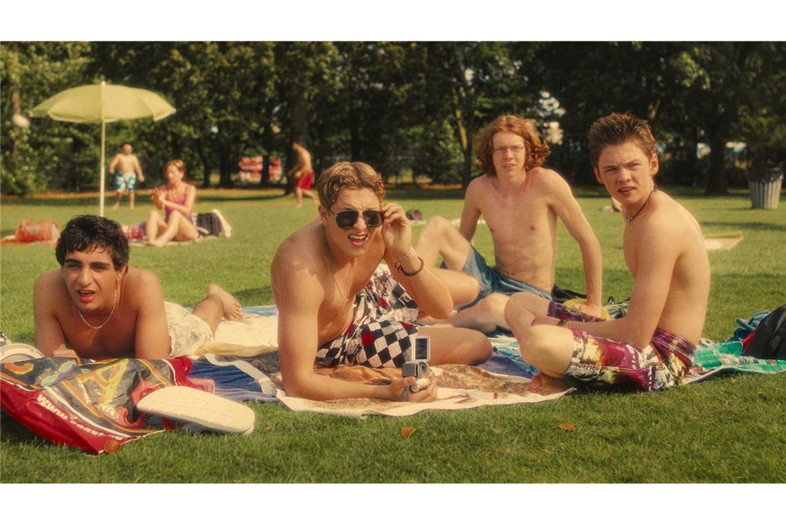 2006 im Freibad (von li.): Peppi mit seinen Kumpels Gollum, PD und Alba.