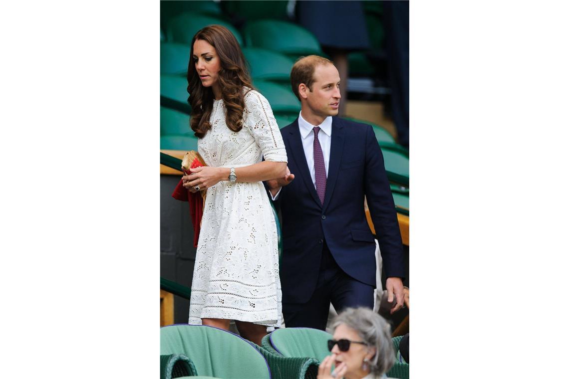 2014: Im Jahr von Georges Geburt setzte Kate aus, doch 2014 war die Herzogin zurück in Wimbledon – in einem cremefarbenen Zimmermann-Sommerkleid mit Lochstickerei.