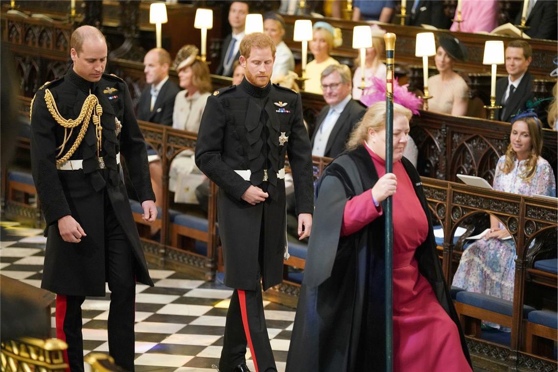 2018: Prinz Harry (r) und sein Bruder und Trauzeuge, Prinz William, kommen in der St.-Georgs-Kapelle an. Prinz Harry of Wales heiratet Meghan Markle.