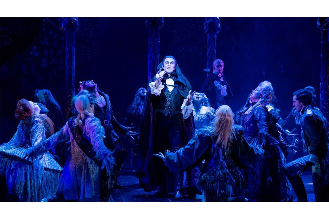 2022: Tanzsaalszene im Filippo Strocchi als Graf von Krolock