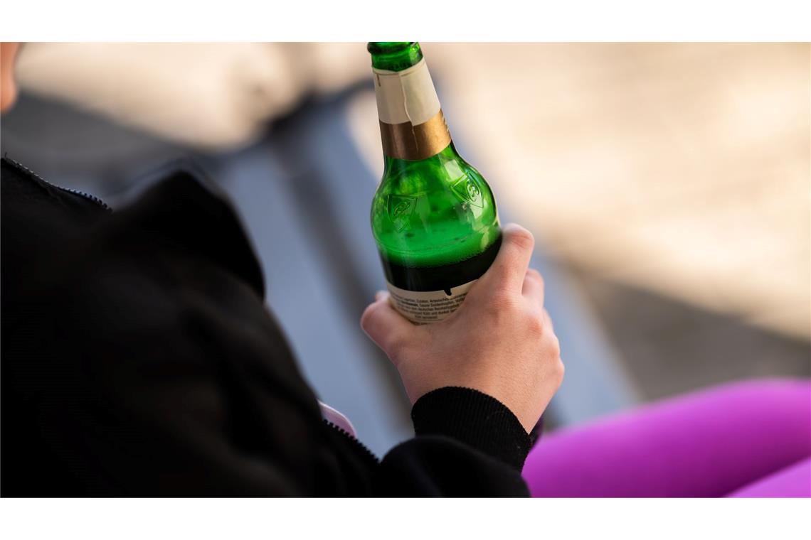 Zahl der Alkoholsüchtigen in Deutschland leicht gesunken 2023 gab es etwas weniger Alkoholsüchtige in Deutschland als noch ein Jahr zuvor.