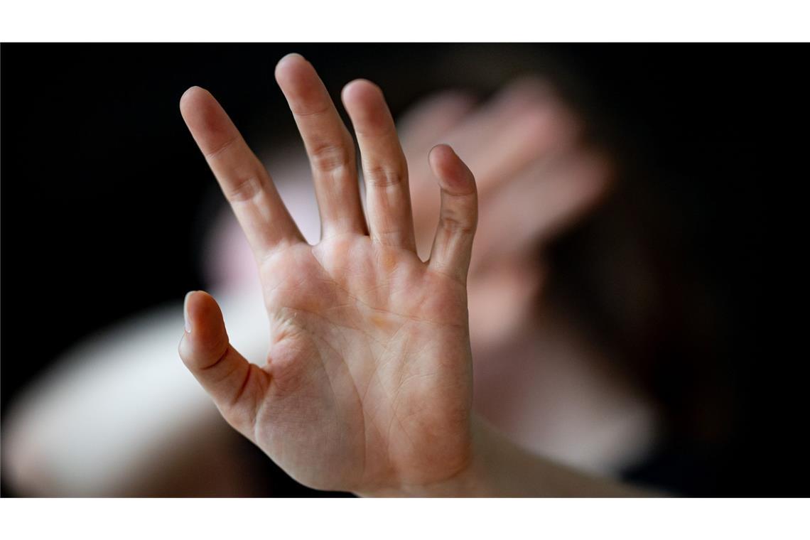 Geohrfeigt, geschlagen, getreten, vergewaltigt – Gewalt gegen Frauen 2023 starben fast 85.000 Frauen und Mädchen durch Gewaltverbrechen.