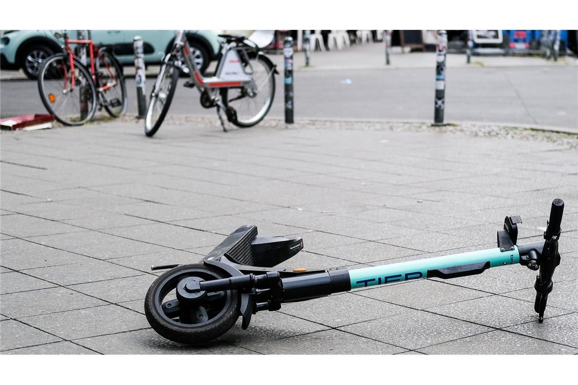 Neue Regeln für E-Scooter in Sicht 2024 ist die Zahl der Unfälle von E-Scootern mit Verletzten oder Toten stark gestiegen. (Archivfoto)