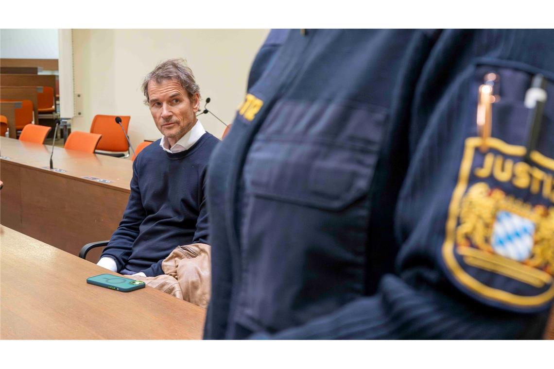 Lehmann muss nach Alkoholfahrt 1.000 Euro zahlen 2024 wurde Lehmann bereits nach einem skurrilen Kettensägen-Vorfall wegen Sachbeschädigung verurteilt.