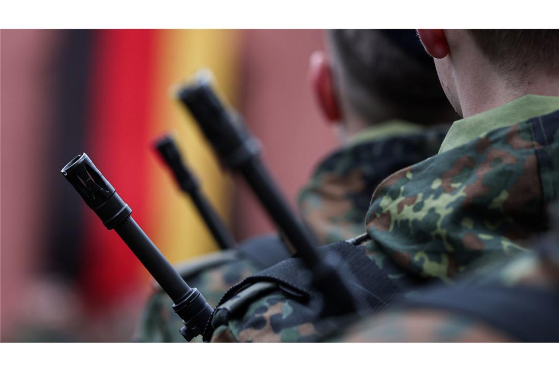 2025 nahmen deutlich mehr minderjährige Rekruten ihren Dienst bei der Bundeswehr auf als im Jahr zuvor. (Symbolbild)