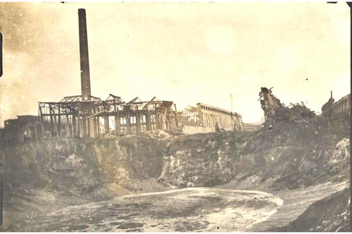 In Messines reißt die größte Explosion des Ersten Weltkriegs 10.000 Deutsche in den Tod 21. September 1921 – Oppau: 4500 Tonnen Ammonsulfatsalpeter explodierten im Oppauer Stickstoffwerk in Ludwigshafen. 561 Menschen starben, 1952 wurden verletzt. Es entstand ein Krater von 100 Meter Durchmesser und 60 Meter Tiefe. Sprengkraft: 1000 Tonnen TNT.