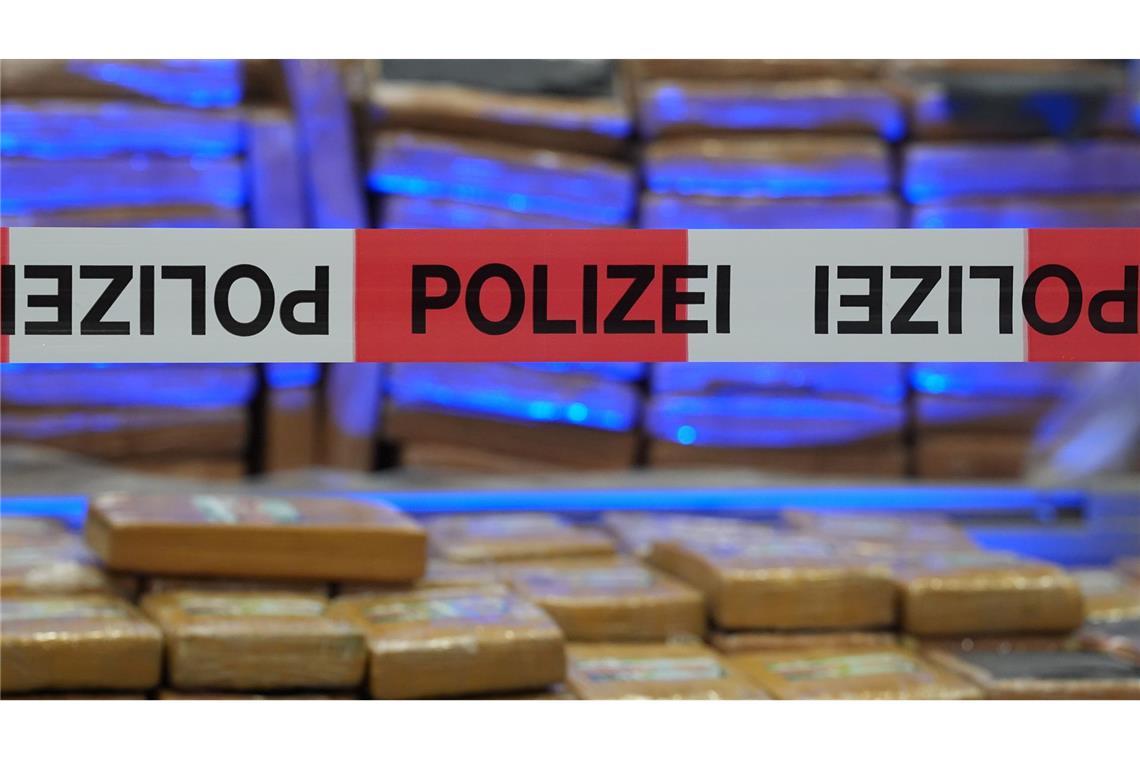 Hafenbilanz 2024: Mindestens fünf Tonnen Kokain entdeckt 2,1 Tonnen wiegt die wohl größte entdeckte Kokainmenge des Jahres 2024.