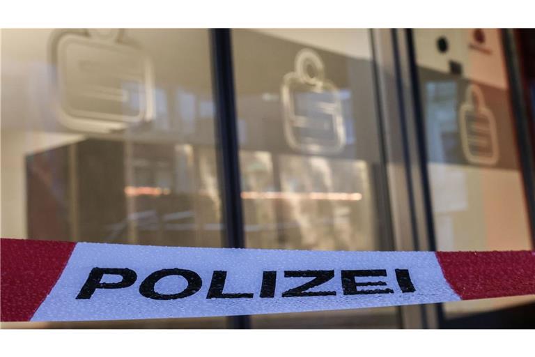 230 Ermittler suchen nach den Einbrechern.