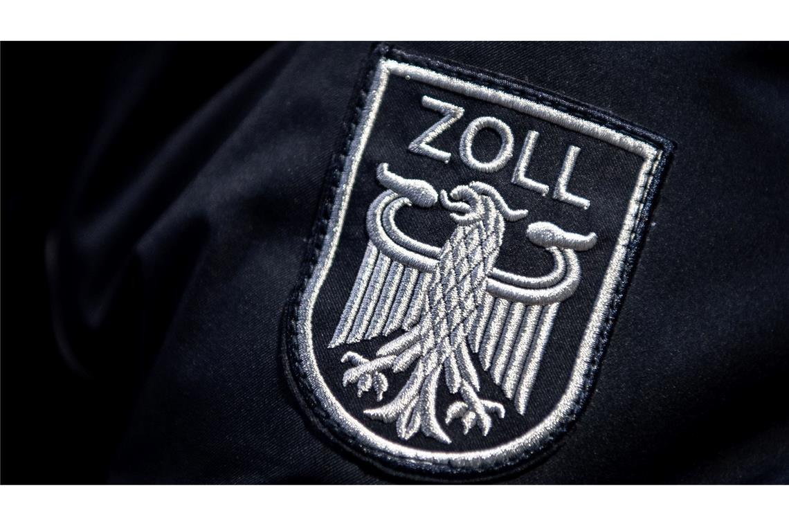 Ermittler decken mutmaßlichen Millionenbetrug mit Diesel auf 230 Zollfahnderinnen und Zollfahnder waren bei einer Razzia wegen mutmaßlichen Millionenbetrugs beim Dieselverkauf im Einsatz. (Symbolbild)