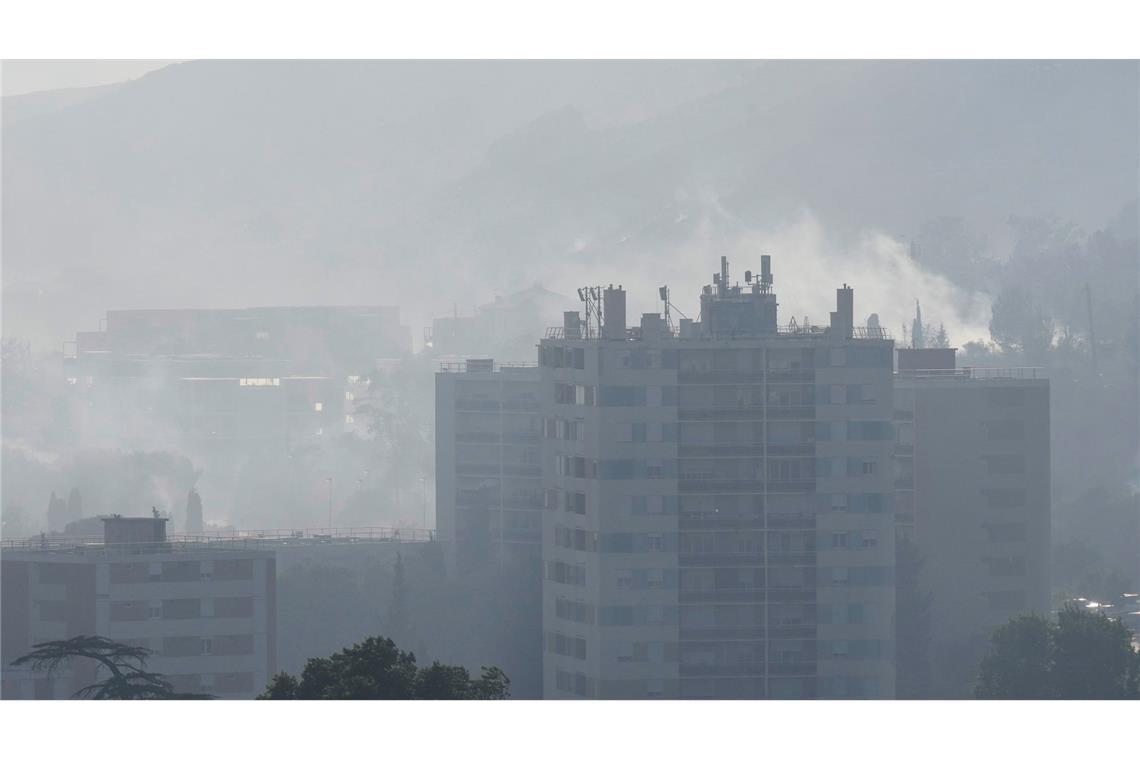Großes Feuer in Marseille - Verletzte und beschädigte Häuser 400 Menschen mussten wegen des Brandes evakuiert werden.